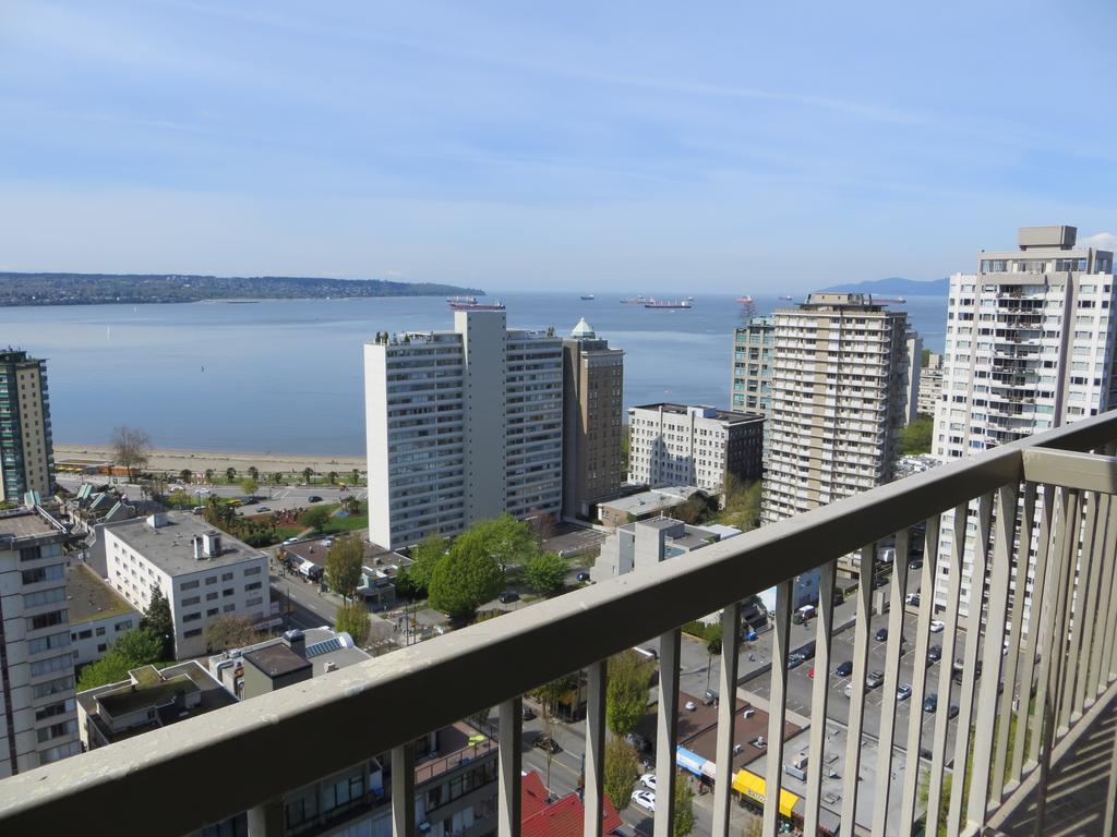 Coast plaza hotel & suites vancouver 1 bedroom suite cb ...